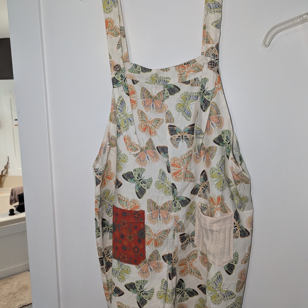 POL Large Butterfly Print Overalls with Pockets - Picture 3 of 16